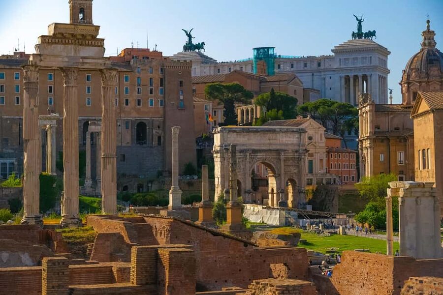 Guided Tour to the Palatine Coliseum and Roman Forum - Entering the Colosseum after the Forum