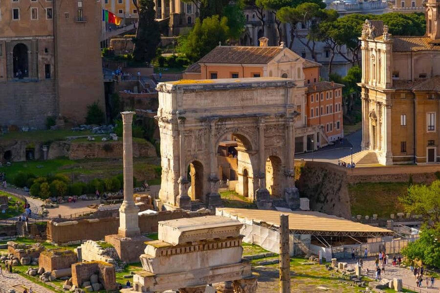 Guided Tour to the Palatine Coliseum and Roman Forum - What the small group and audio equipment add