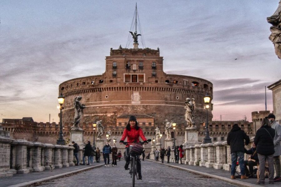 In Rome like a star: e-bike tour with photo shoot - Spanish Steps and the Pantheon