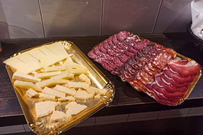 Jewish Ghetto & Piazza Navona: Food, Wine & Sightseeing Rome Tour - Roman pasta among ancient theater ruins