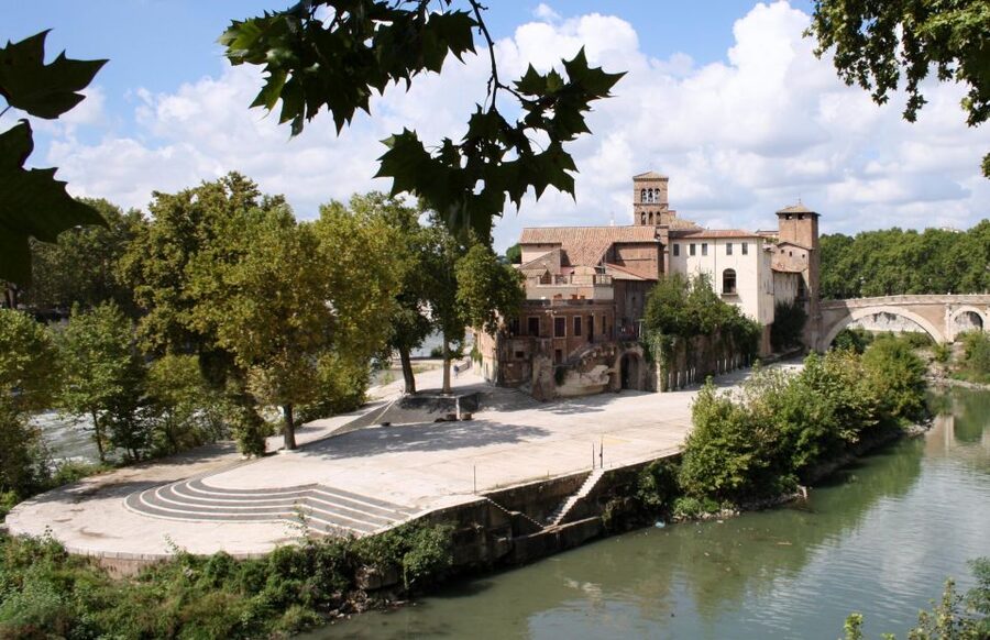 Jewish Rome District, Old Ghetto and Trastevere Private Tour - Crossing Fabricio Bridge to Tiber Island
