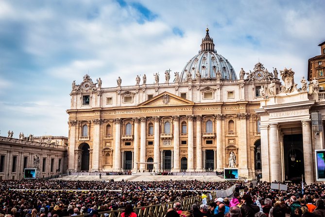 Meet Pope Leo XIV at St Peter Square Vatican City - How much help does the tour leader provide?
