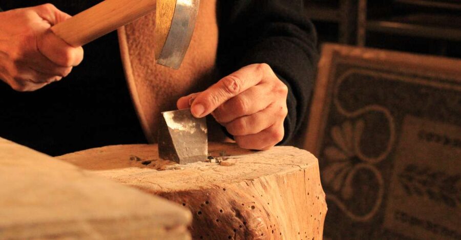 Mosaic-Making Workshop in Rome's Trastevere - Meeting Nadia and Choosing Your Design