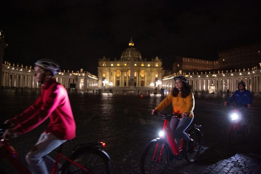 Night Tour of Rome with Top E-bike & optional Italian Dinner - Piazza Venezia and the Imperial Fora
