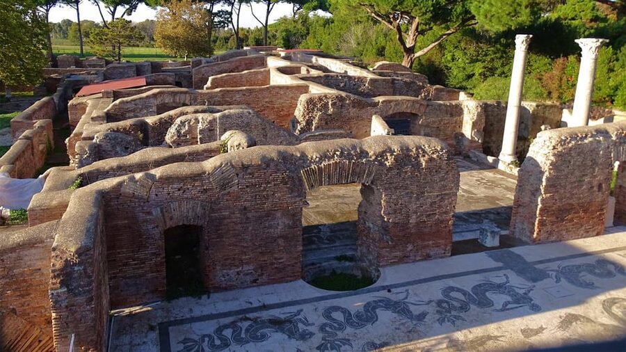 Ostia Antica: Small group tour from Rome - The guide’s role and languages