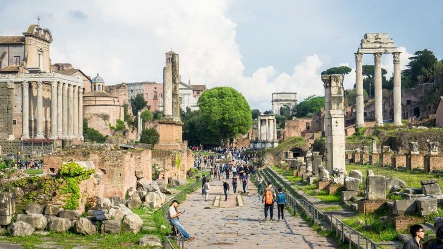 Palatine Hill and Roman Forum Tour with Fast-Track Entrance - Entering the Roman Forum through the ancient city center