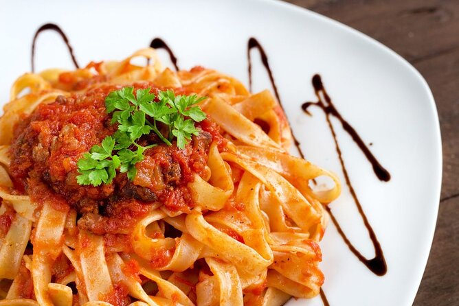 Pasta and Tiramisu Cooking Class in Rome, Piazza Navona - The chefs make the difference