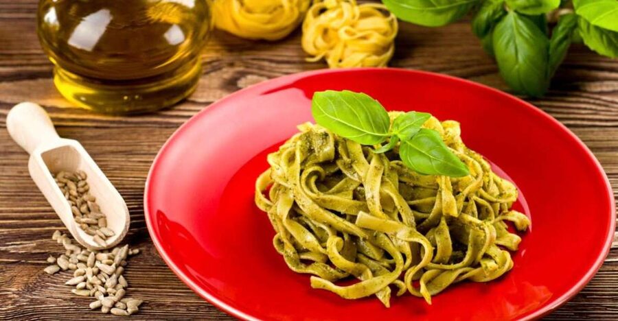 Pasta Cooking Class with Pesto Sauce Making in Rome Center - Learning the fresh pesto method