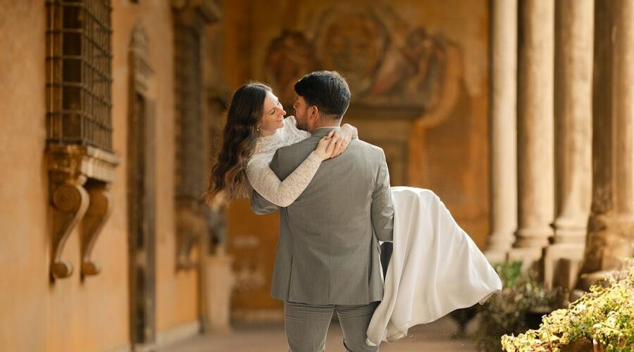 Photoshoot in Rome for couples - The Colosseum Classic in 30 minutes