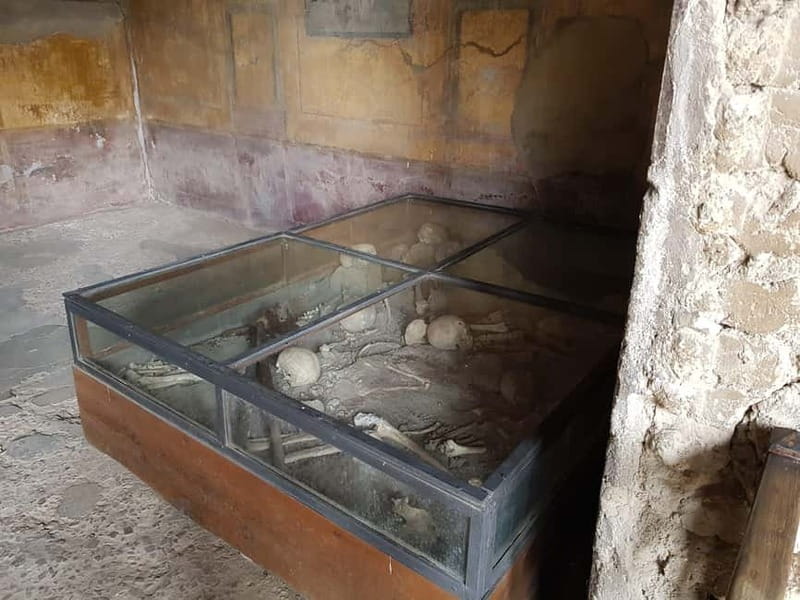 Pompeii: Entry Ticket w/ Guide and Transfers or Audio Guide - Why Pompeii feels different from a normal ancient ruin
