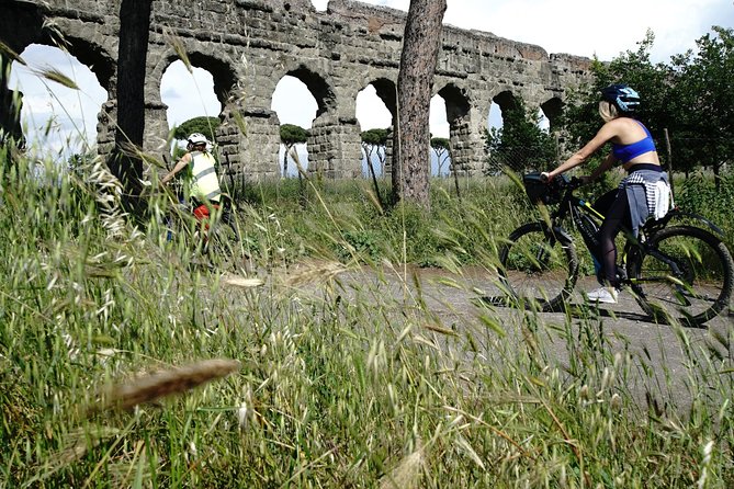 PRIVATE Appian Way and Lake Albano Ebike Tour with Italian Lunch - The Cannondale e-bike makes the distance manageable