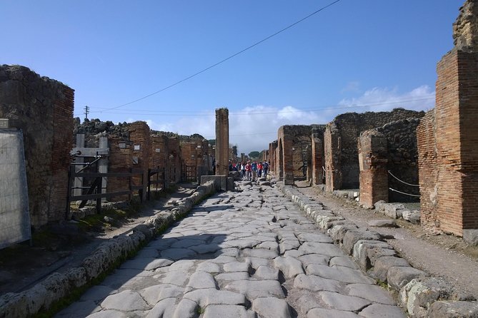 Private daytour medieval castles from Civitavecchia port - Civita di Bagnoregio and its Etruscan setting