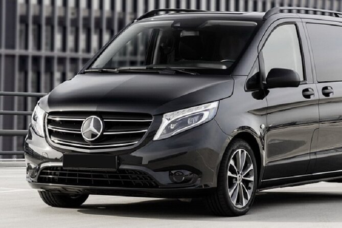 Private Transfer : from Fiumicino Airport to Rome - The approximately 50-minute drive into Rome