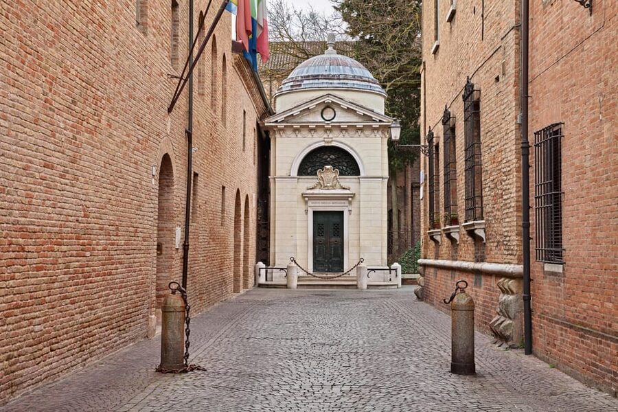 Ravenna: Private City Top Sights and Monuments Walking Tour - Basilica of San Vitale: Ravenna’s great mosaic show