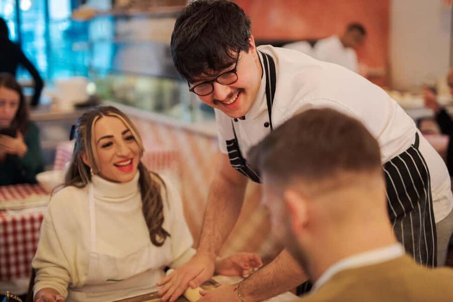 Ravioli Cooking Class in Rome - Piazza Navona - What the guides add to the experience