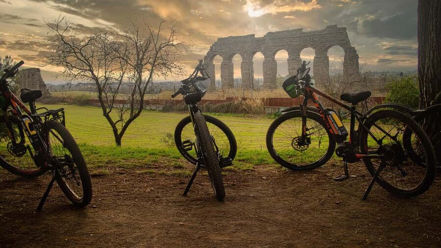 Roma: DELUXE Appian Way Bike Tour, Catacombs Visit & Lunch - Starting near the Colosseum