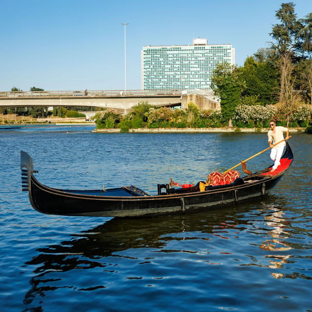 Roma: The one and only Roma Gondola tours on the lake! - How this compares with a gondola ride in Venice