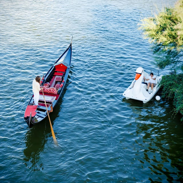 Roma: The one and only Roma Gondola tours on the lake! - What happens during the 30-minute ride