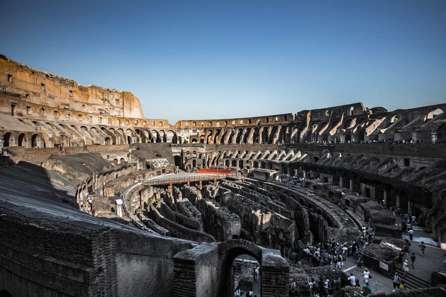 Rome: 1-Hour Fast Colosseum Tour - Finding the best Colosseum photographs