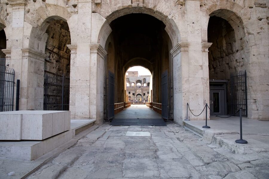 Rome: 1-Hour Fast Colosseum Tour - Bags, ID, and other practical details