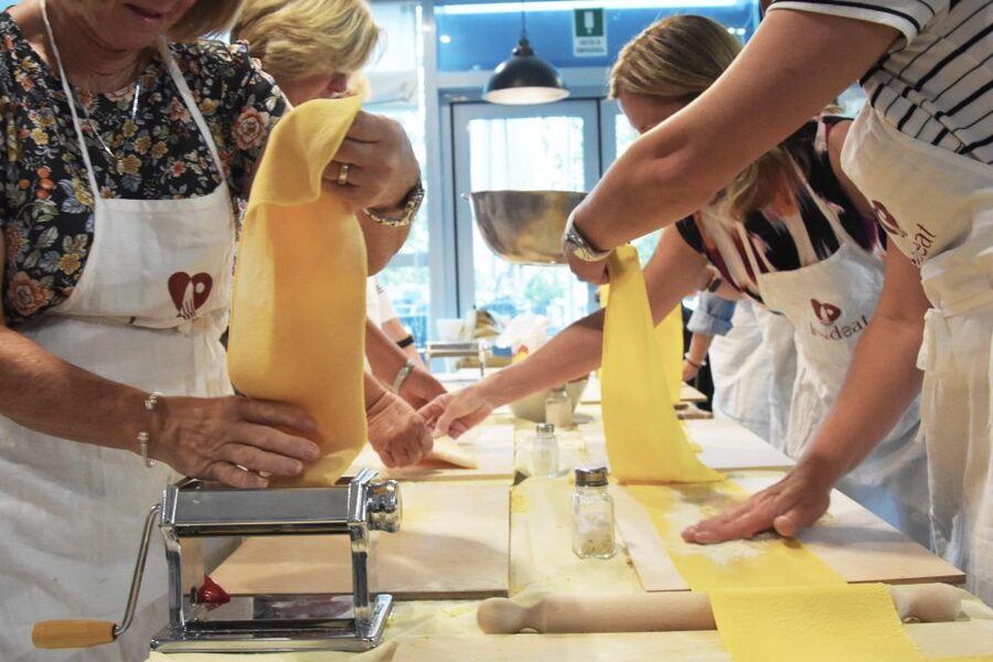 Rome: 1 Hour Pasta Making Class - A Spritz, Cheese and Pepper Chips Before the Cooking