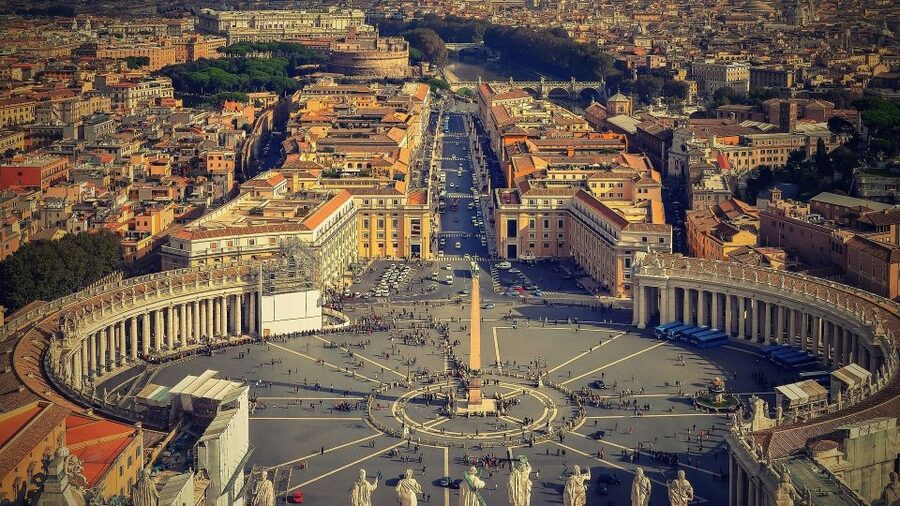 Rome 3-6hr Walking Experience with a Local: Private & Custom - Castel SantAngelo and the Vatican area
