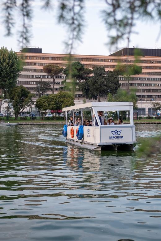 Rome: 30-minute boat tour to Laghetto dell'Eur - A quiet boat ride in Rome’s EUR district