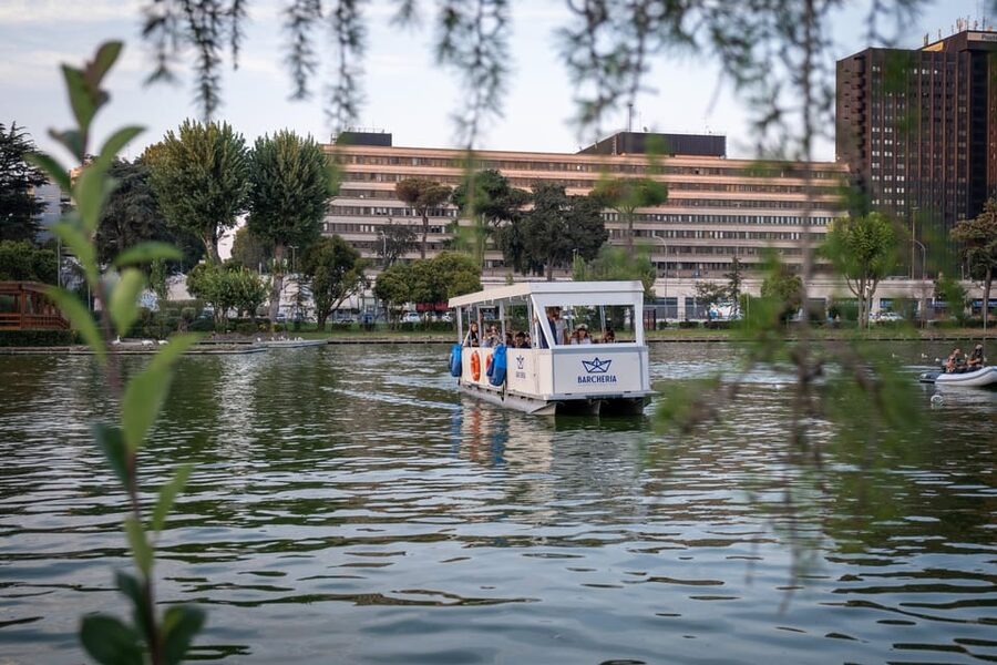 Rome: 30-minute boat tour to Laghetto dell'Eur - How to fit it into a Rome evening