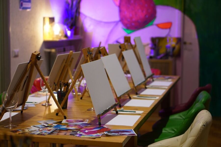 Rome: Afternoon Paint and Sip Experience in Piazza Navona - Who will get the most from this Rome activity