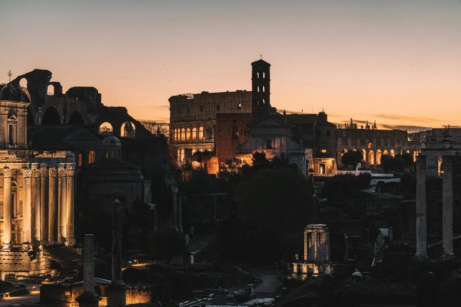 Rome: Ancient Rome Night Tour - Guide quality makes the difference