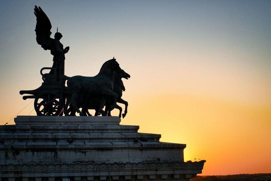 Rome: Ancient Rome Night Tour - Starting at the Vittoriano in Piazza Venezia