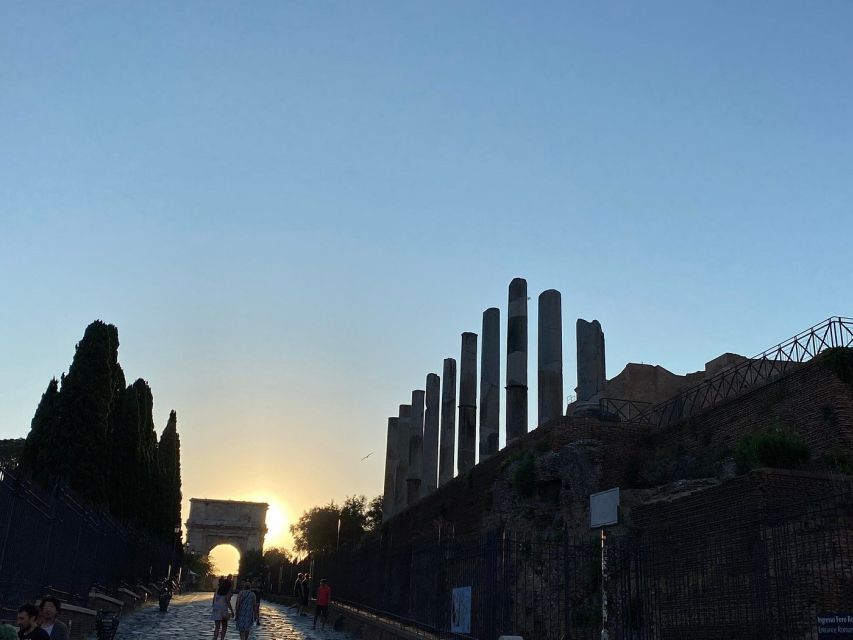 Rome: Ancient Rome Nighttime Sightseeing Tour - Piazza Quirinale and the Roman elite