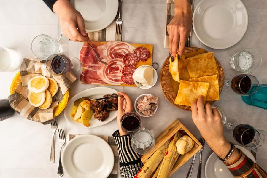 Rome: Aperitivo & Street Food Tour Delights - What This Roman Food Walk Does Well