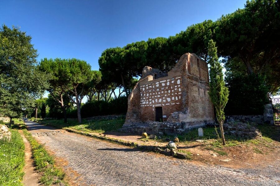 Rome: Appian Way and Catacombs of San Sebastian Tour - What the guide adds to a two-hour visit