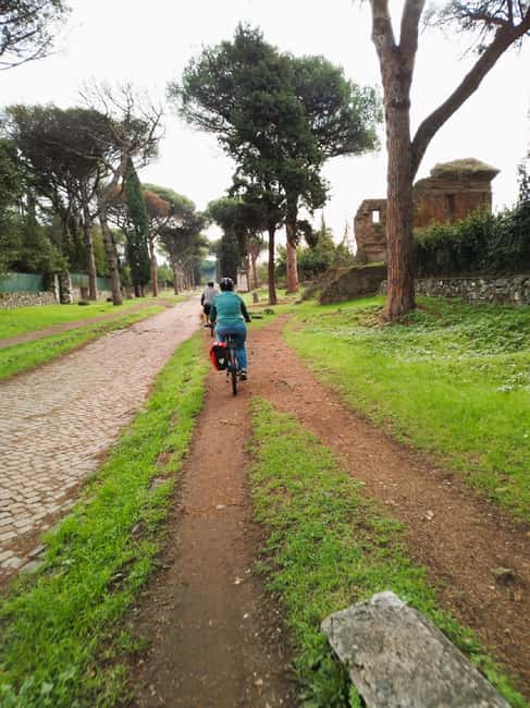 Rome: Appian Way & Catacomb Sunset E-bike Tour with Aperitif - Guides, groups, and the pace