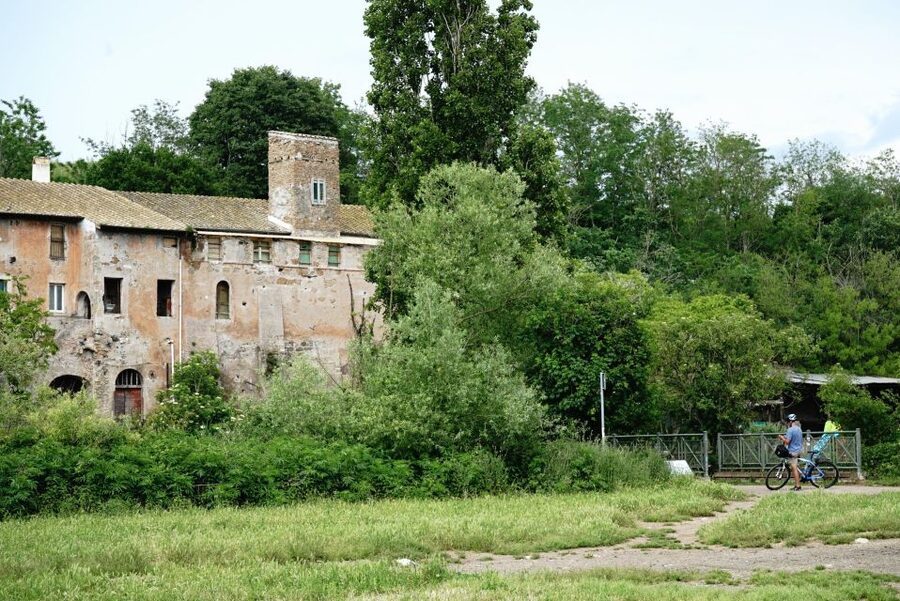 Rome: Appian Way, Catacombs & Roman Aqueducts Top EBike Tour - Riding the 2,300-year-old Appian Way