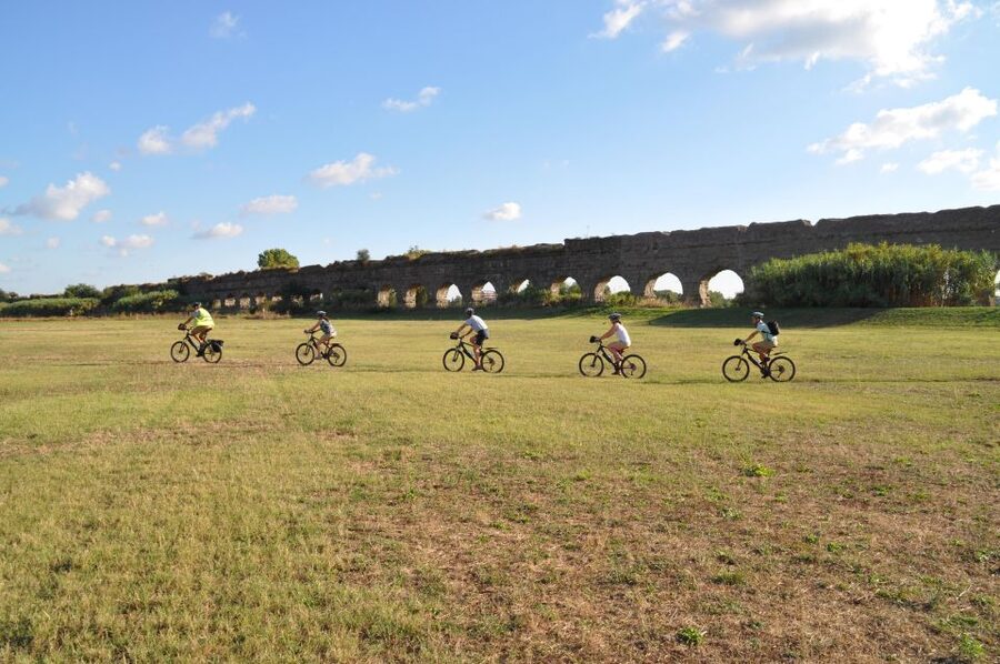 Rome: Appian Way, Catacombs & Roman Aqueducts Top EBike Tour - The catacombs: choose the six-hour version
