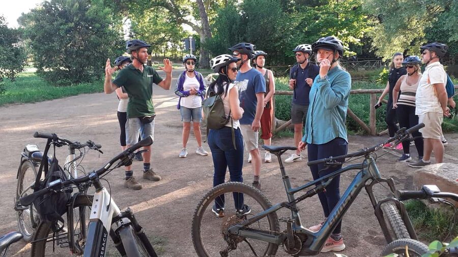 Rome: Appian Way E-Bike Tour Catacombs, Aqueducts & Picnic - How difficult is the cycling?