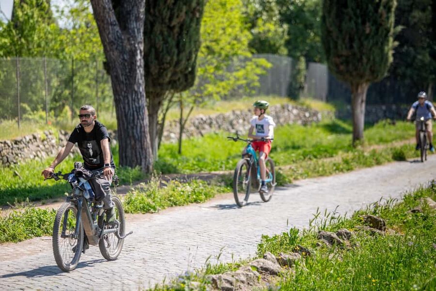 Rome:Appian Way E-bike Tour with Catacombs, Aqueducts & Food - The Aqueducts Park and the open Roman sky