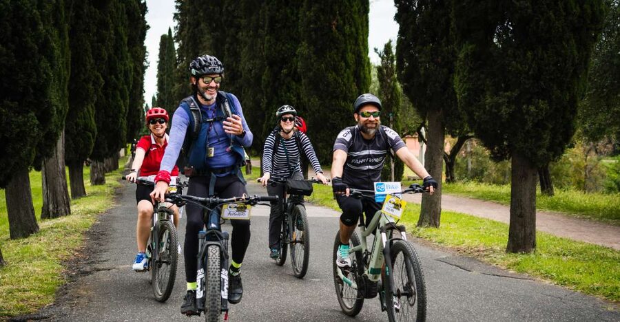 Rome: Appian Way Guided Tour on E-Bike with italian Aperitif - Returning along the Aurelian Walls