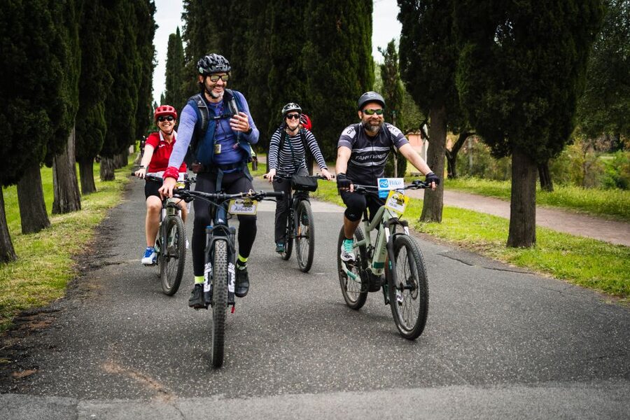 Rome: Appian Way Guided Tour on E-Bike with italian Aperitif - From the Pyramid of Cestius to Porta San Sebastiano