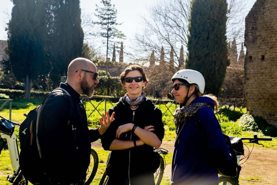 Rome: Appian Way Underground Catacombs Bike Tour with Lunch - San Callisto Catacombs and the underground visit