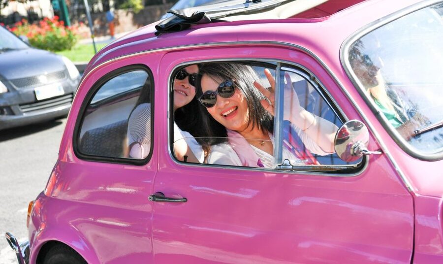 Rome: Aventine Hill Tour in Vintage Fiat 500 Convoy - The famous keyhole at Piazza dei Cavalieri di Malta