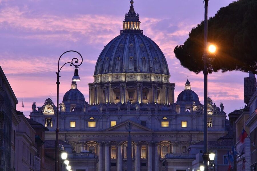 Rome by night in Mercedes Van 2 hour - Spanish Steps offer a short stop with a grand city view