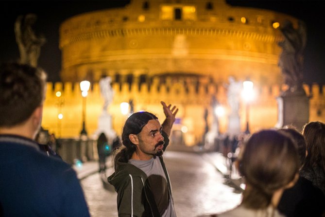 Rome by Night Walking Tour - Legends & Criminal Stories - A notorious murderer with a surprising side