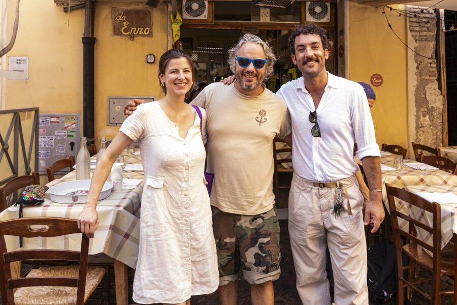 Rome: Campo de Fiori, Jewish Ghetto and Trastevere Food Tour - Crossing Rome’s oldest bridge toward Trastevere