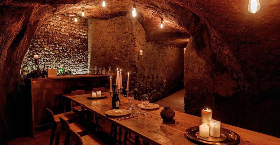 Rome: Candlelight Wine tasting in ancient roman Cave - Three wines, three different roles at the table