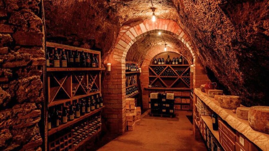 Rome: Candlelight Wine tasting in ancient roman Cave - From focaccia to dessert in candlelight