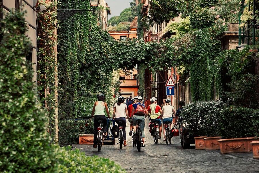Rome: Cannondale E-Bike Tour of Top Landmarks & More - Guides, safety, and the feel of a small group