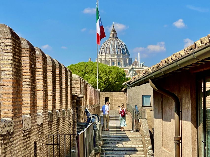 Rome: Castel Sant'Angelo and Hadrian's Tomb Guided VIP Tour - Michelangelo’s courtyard and the bastions